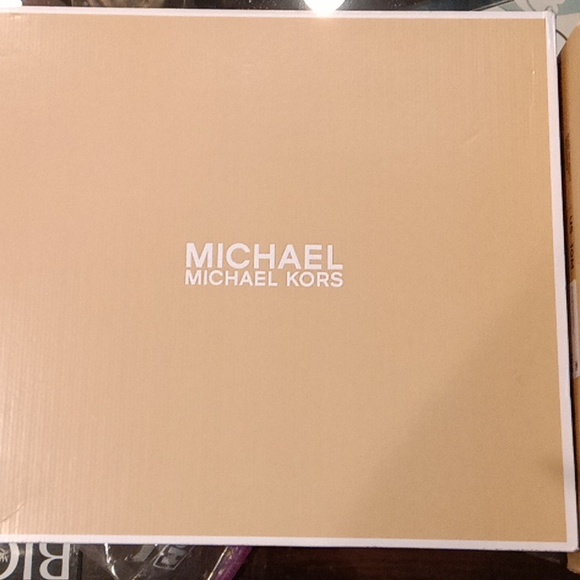 Shoes - Picture 2 of 5